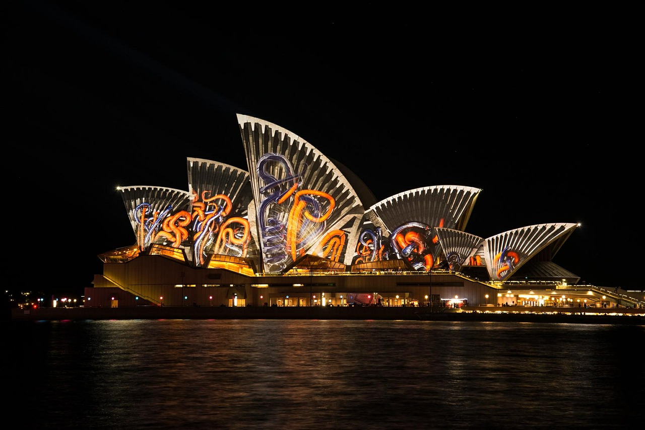 7 appealing night shots of Sydney Opera House - NepaliPage