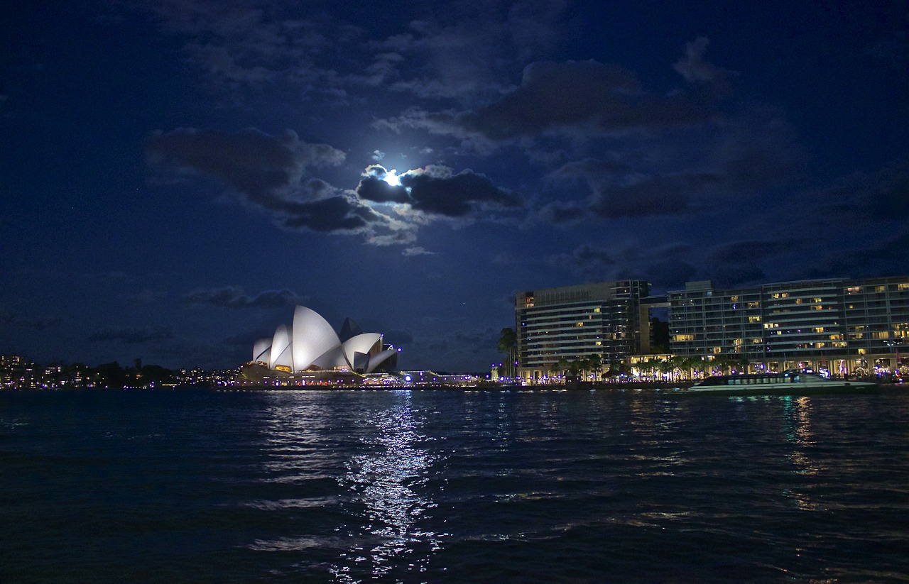 7 appealing night shots of Sydney Opera House - NepaliPage